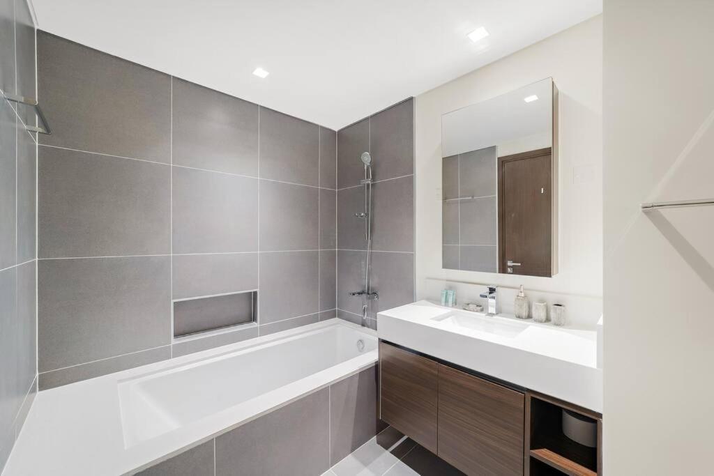 Elegant 1 Bedroom In Creek Edge Apartment Dubai