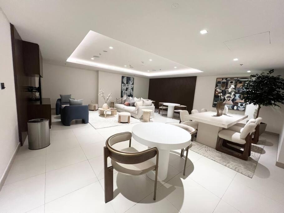 Elegant 1 Bedroom In Creek Edge Apartment *