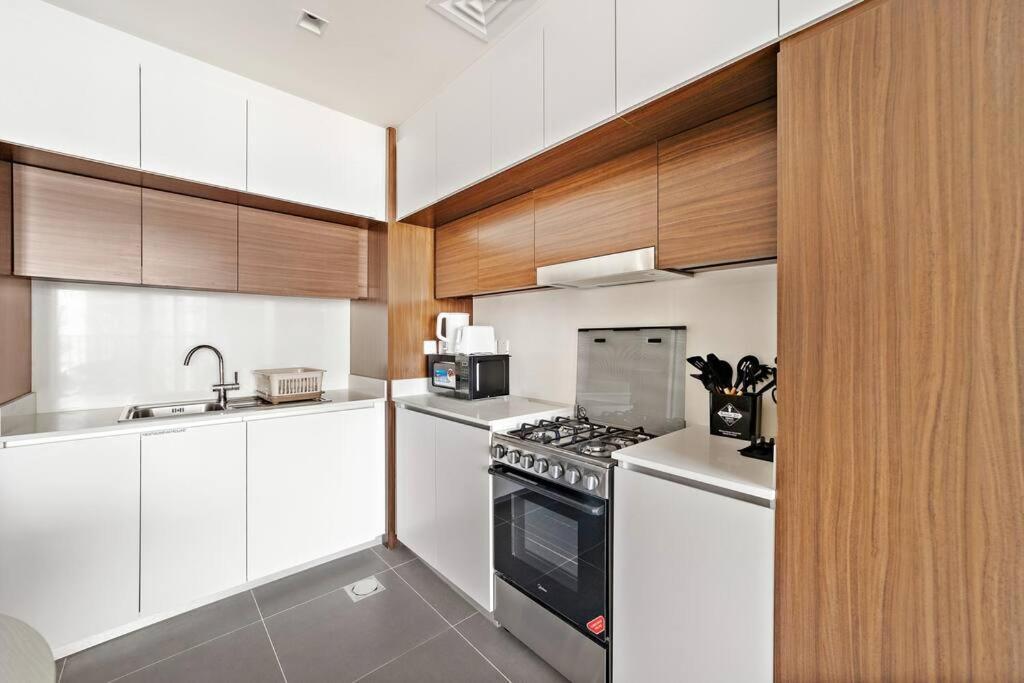 Elegant 1 Bedroom In Creek Edge Apartment *